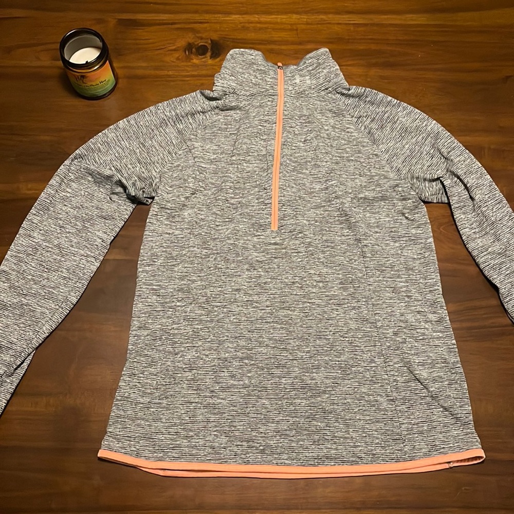 NWOT Woman’s Under Armour quarter zip